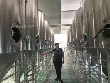 酿酒师在华体(中国)中